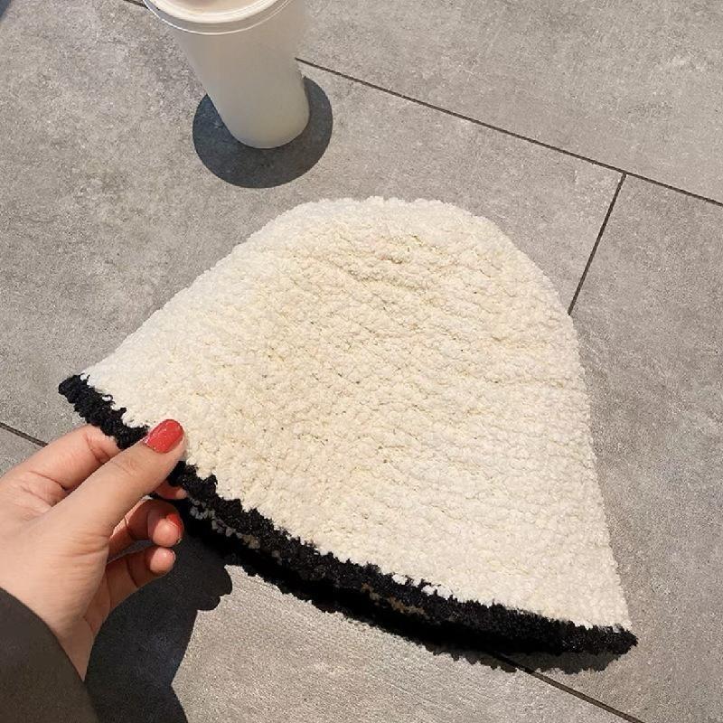 Fishermans Plush Winter Hat With Color Blocking Design Suitable For Cold Seasons