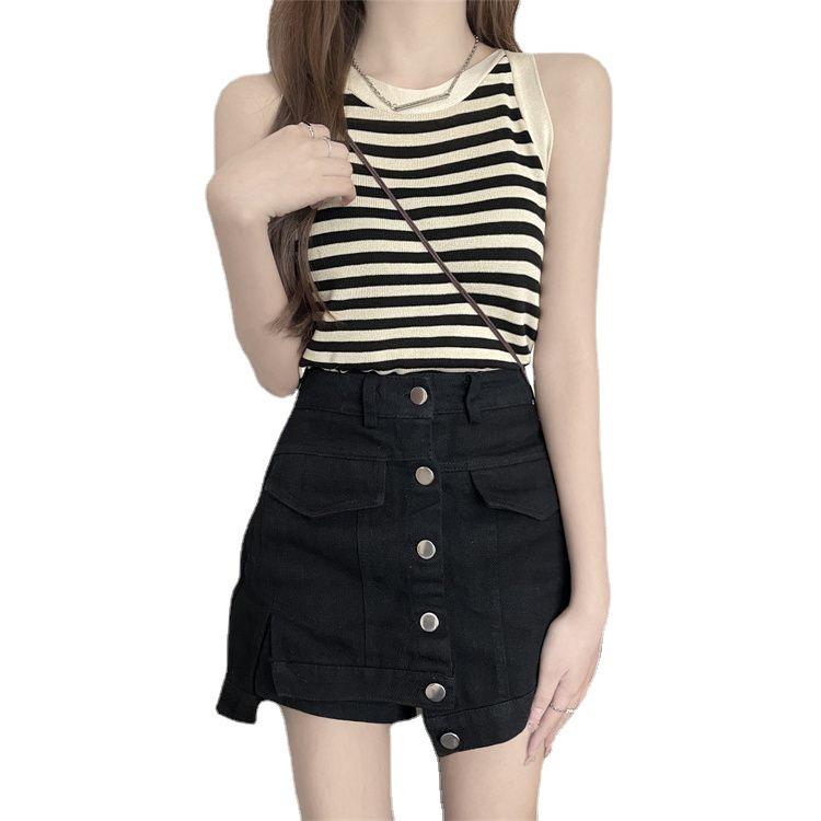 Женский облегающий полосатый трикотажный жилет без рукавов: Новый летний дизайн, универсальный и стильный.