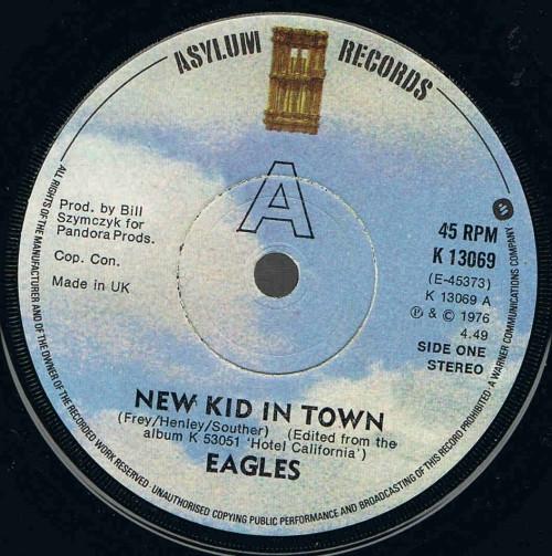 7-дюймовая пластинка EAGLES - New Kid In Town K13069 Asylum Records 1976 UK Рок Б/У