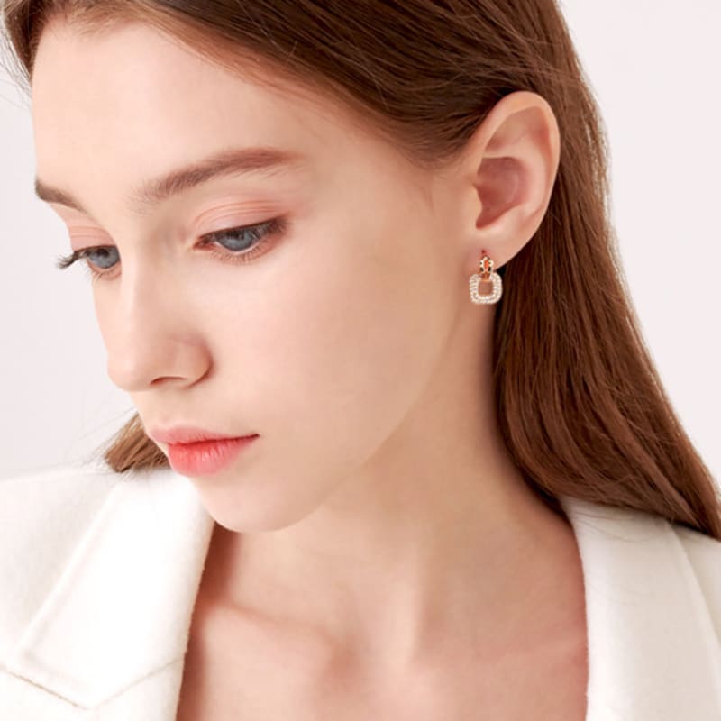 ELLE Jewelry 14K Square Cubic One-Touch Earrings (Gold Pin) ELGPEE196