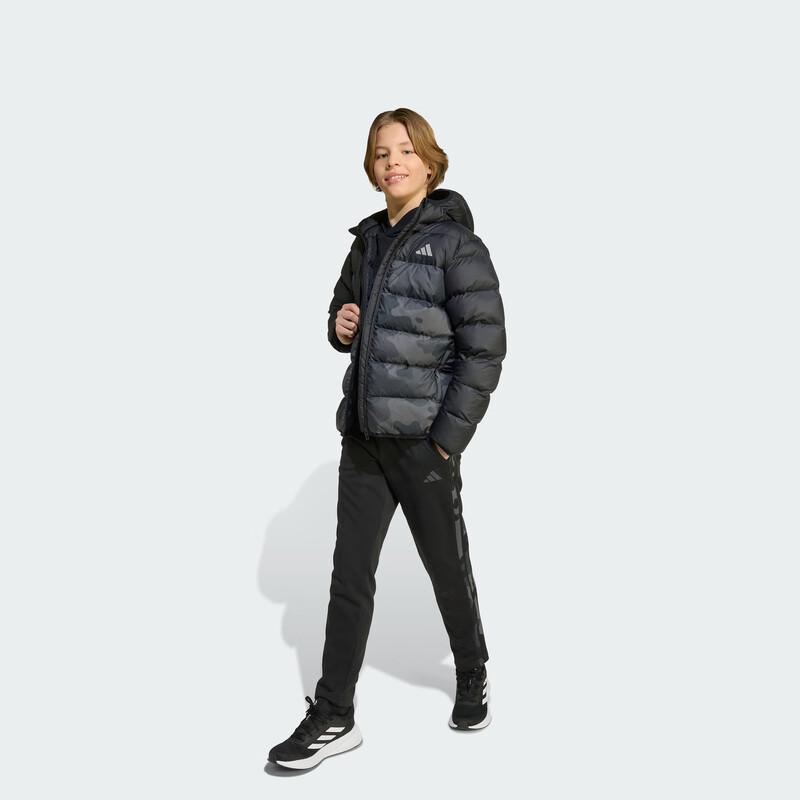 adidas Водонепроницаемая утепленная куртка с капюшоном и камуфляжным принтом для детей старшего возраста