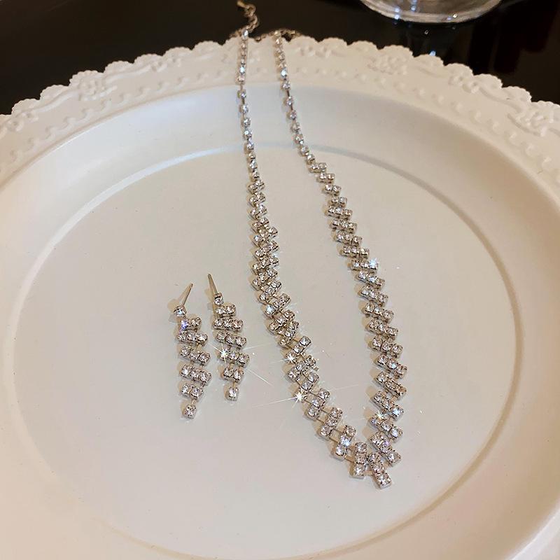 Роскошный комплект из европейских и американских бриллиантовых подвесок и серег - элегантные универсальные ювелирные изделия