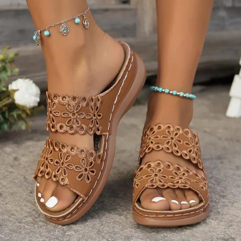 Модные повседневные тапочки 2024 года, лето, новый стиль, простые полые цветы, односложный дизайн, удобные повседневные женские тапочки на танкетке