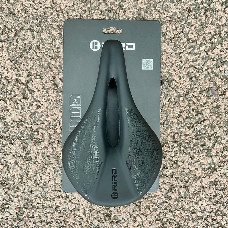 Ultra-Light Carbon Fiber Bicycle Saddle With Hollow Design Short Nose Wide Profile Road Mountain Bikes