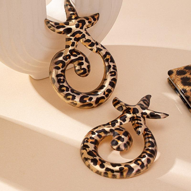 Модные серьги для женщин Дамы