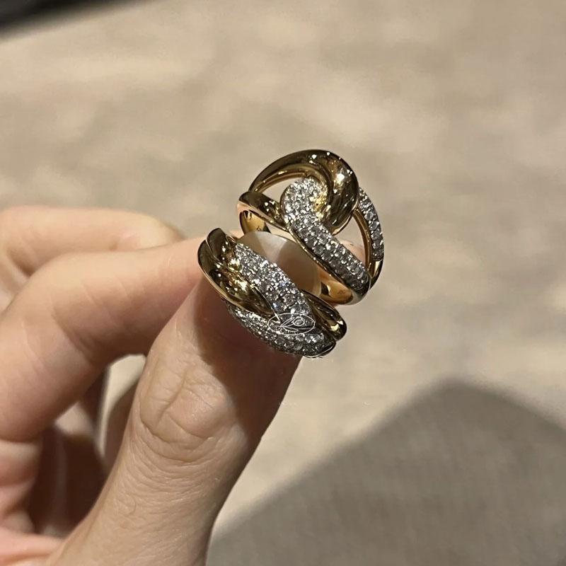 Classic Luxury High Quality Micro Set Crystal Twists Trend Glossy Rings for Women Fashion Couple Style Glossy Ring Jewelry