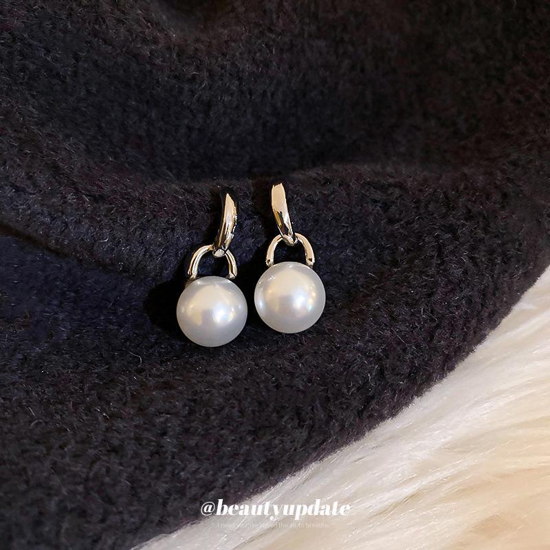 Серебряные игольчатые корейские изысканные серьги с искусственным жемчугом: Высококлассный, элегантный и роскошный.