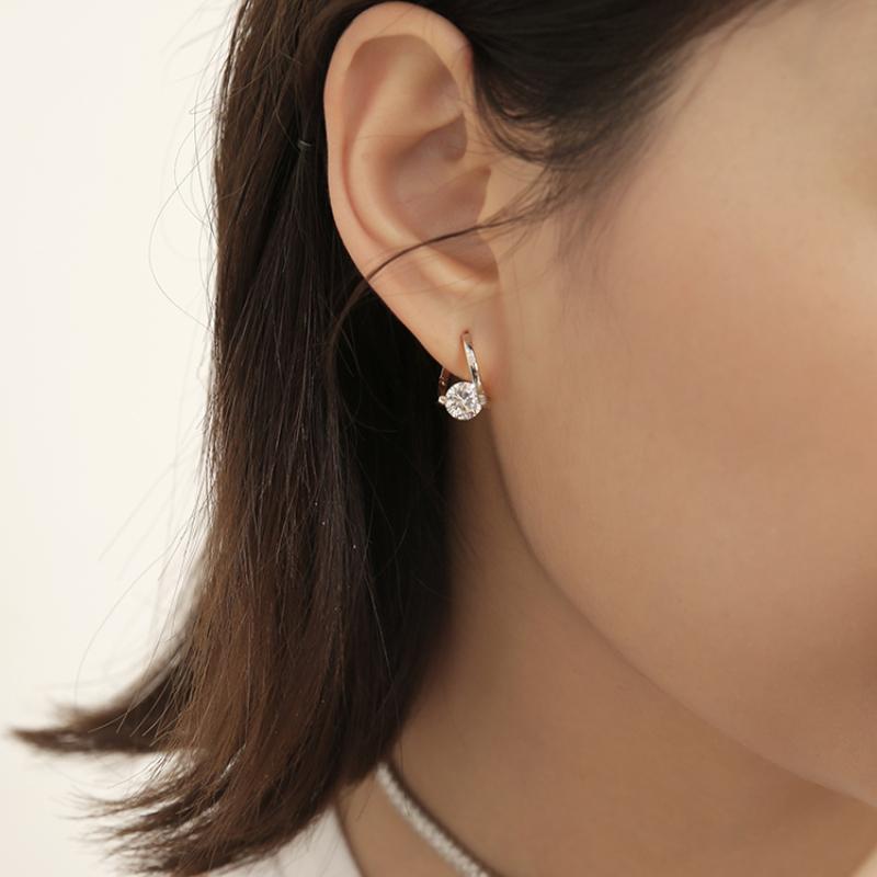 Роскошные геометрические серьги с цирконом AVE