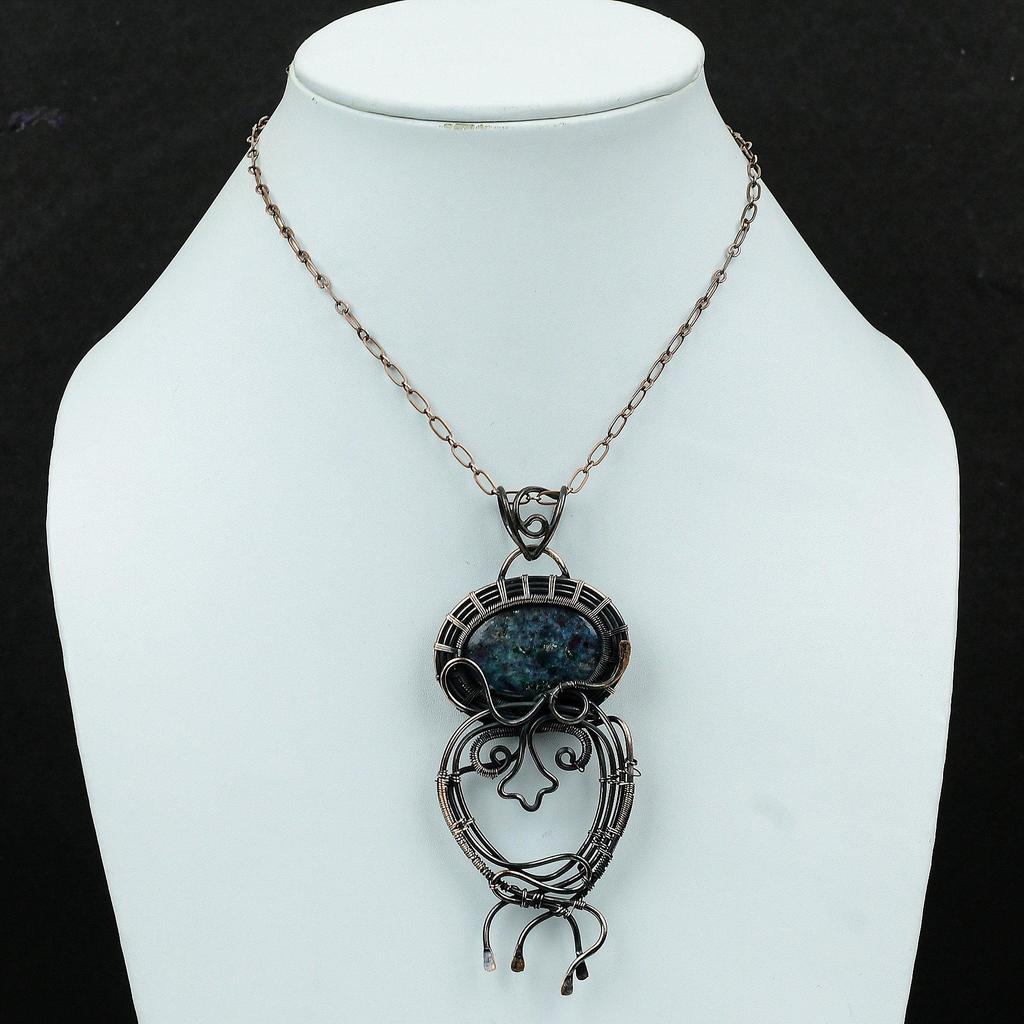 Кулон с рубином в кианите, обернутый медной проволокой, ювелирное изделие из драгоценного камня, кулон ручной работы, обернутый проволокой, медный кулон, подарок на помолвку, дизайнерский кулон