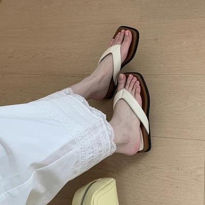 2025 лето новые модные универсальные серебристые шлепанцы с квадратным носком женские износостойкие с толстой подошвой увеличивающие рост щипающие ногу крутые шлепанцы