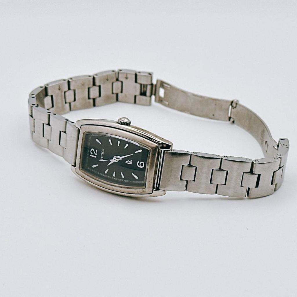 Б/у винтажные женские часы SEIKO LUKIA черный циферблат корпус бочкообразной формы