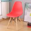 Обеденный стул Eames в скандинавском современном минималистичном стиле из массива дерева со спинкой