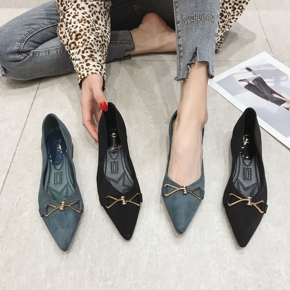 Универсальные туфли на среднем каблуке с плоской подошвой черного цвета, повседневные туфли-лодочки из мягкой кожи на грубом каблуке, женские с острым носком, новые модели лето-осень