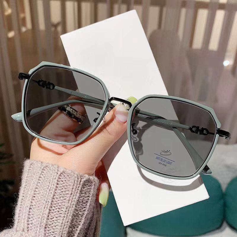 Color-Changing Women's Bright Pink Anti-Blue Light Large Frame Ultralight Glasses