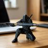 Yousheng 3D-печатный держатель для ручек в виде ниндзя, классная фигурка ниндзя, подставка для карандашей, декоративный органайзер для стола для фанатов аниме, офисного стола, игровой комнаты