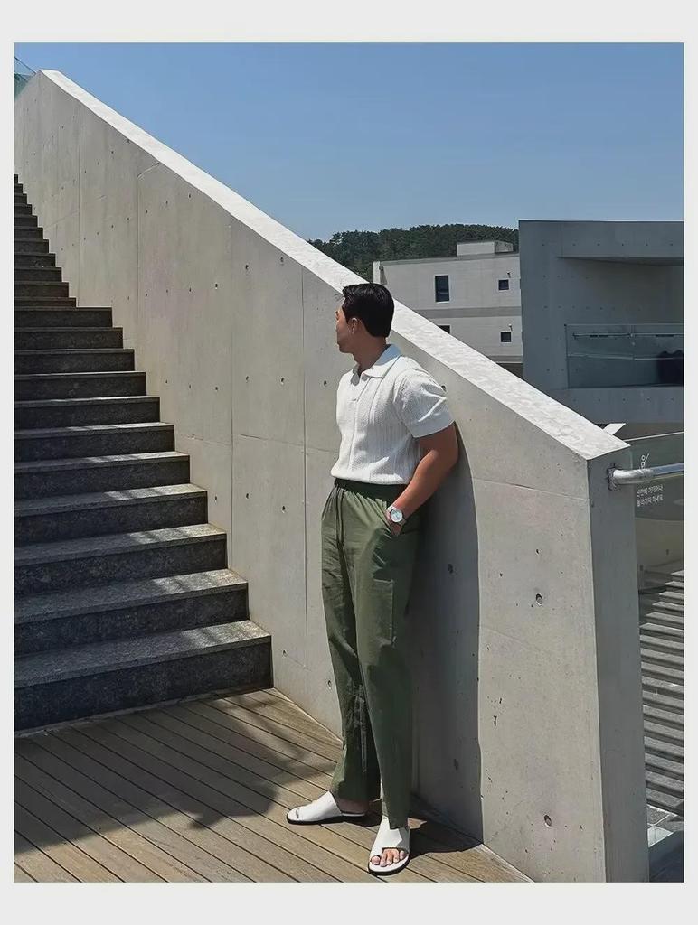 Мужская белая трикотажная рубашка-поло с коротким рукавом 2024 года — дышащая, высококачественная, летний тренд