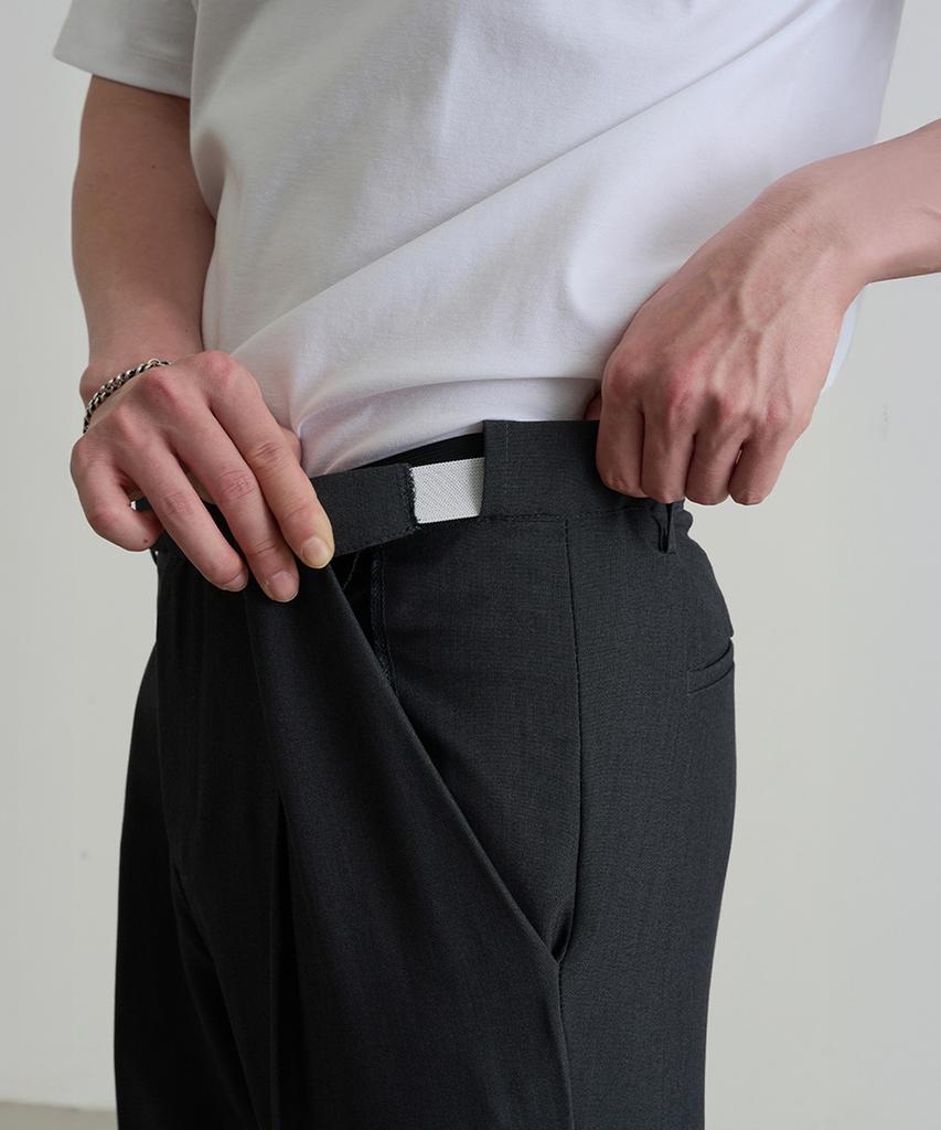 CREEDMENS One-Pleat Hidden Elastic Waist Semi-Wide Slacks (Charcoal)