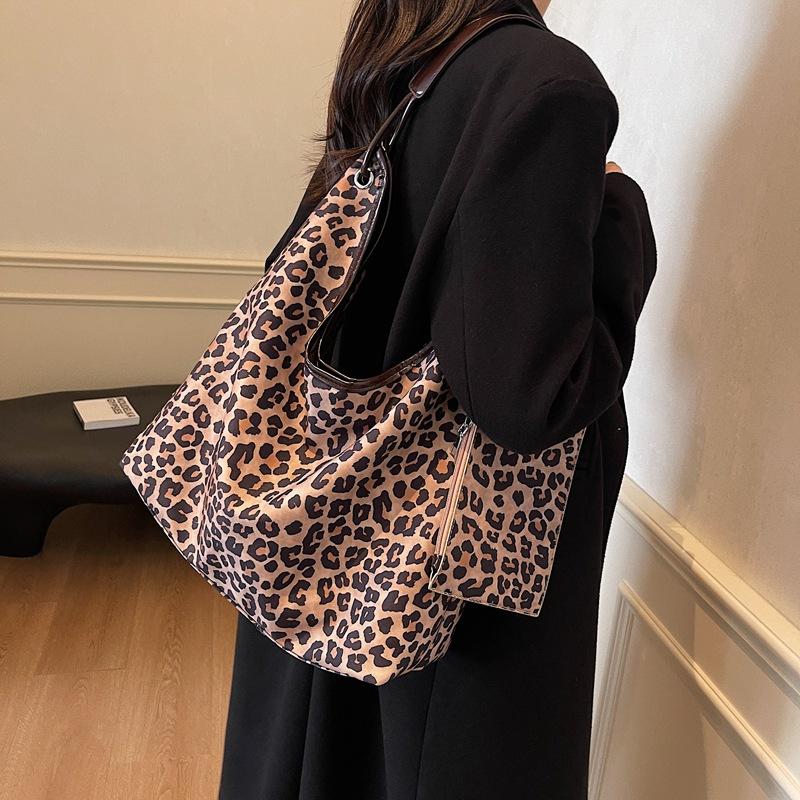 Холщовая сумка женская большой вместимости 2025 новая осенне-зимняя повседневная сумка-мессенджер с леопардовым принтом, универсальная классическая сумка-тоут для поездок на работу