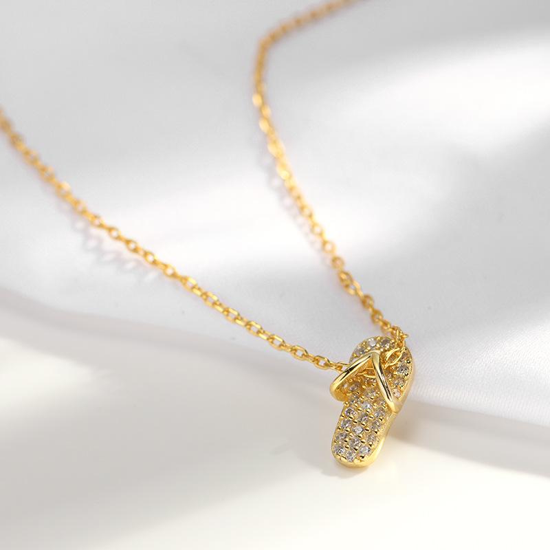 Korean Version Full of Zircon Inlaid Pig Necklace, Female Zodiac Year Three-dimensional Pig Pendant, Collarbone Chain