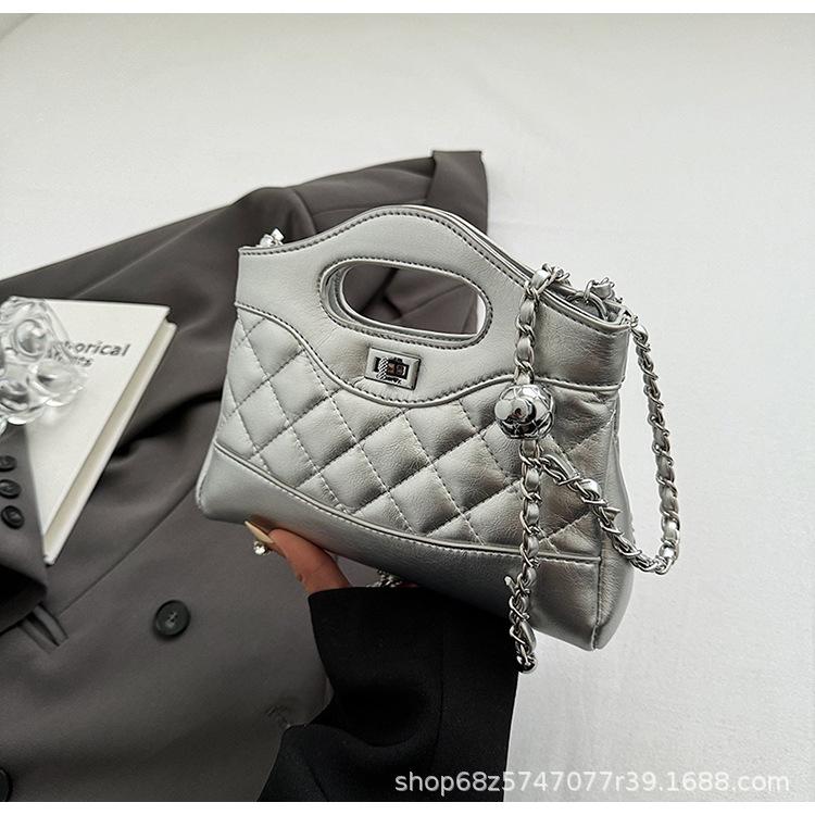 2025 New Women's Shoulder Messenger Bag Ins Korean Version of Xiaoxiangfeng Chain Hand Bag Fashionable Versatile Women's Bag