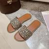 Большие женские туфли 2024 года, летние тапочки на плоской подошве, модные домашние тапочки с леопардовым принтом, женская пляжная обувь Pantuflas De Mujer
