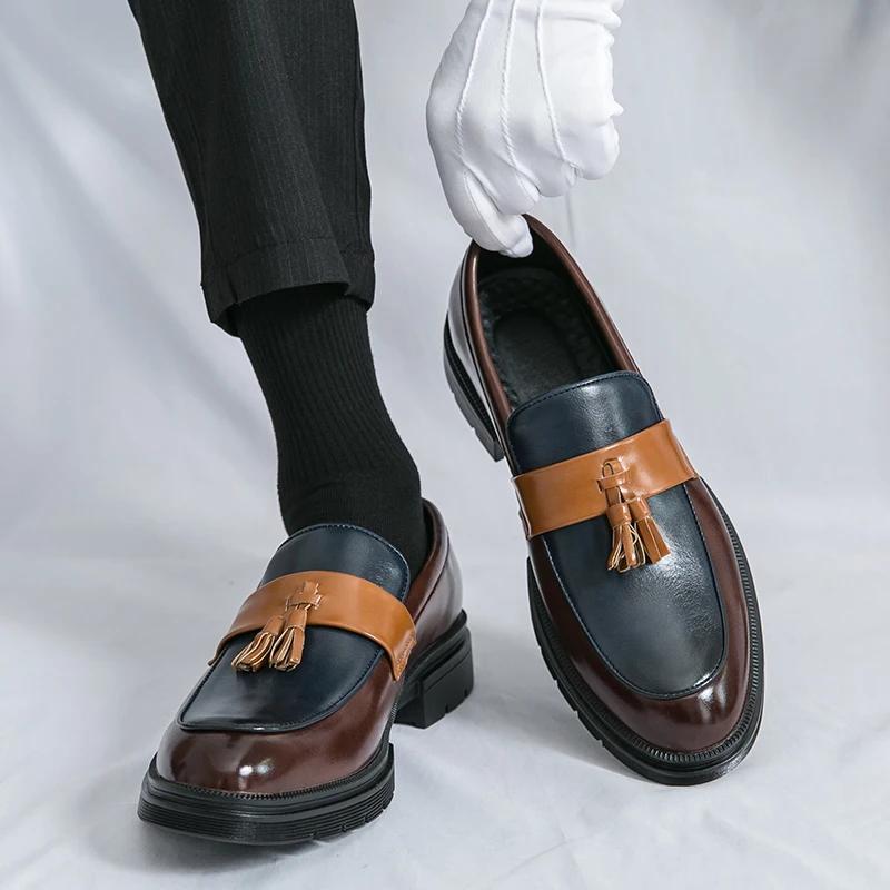 Весенние новые туфли-лоферы с кисточками на платформе для мужчин, черно-белые, повседневные туфли для свадебной вечеринки, деловые туфли, кожаные туфли без застежек