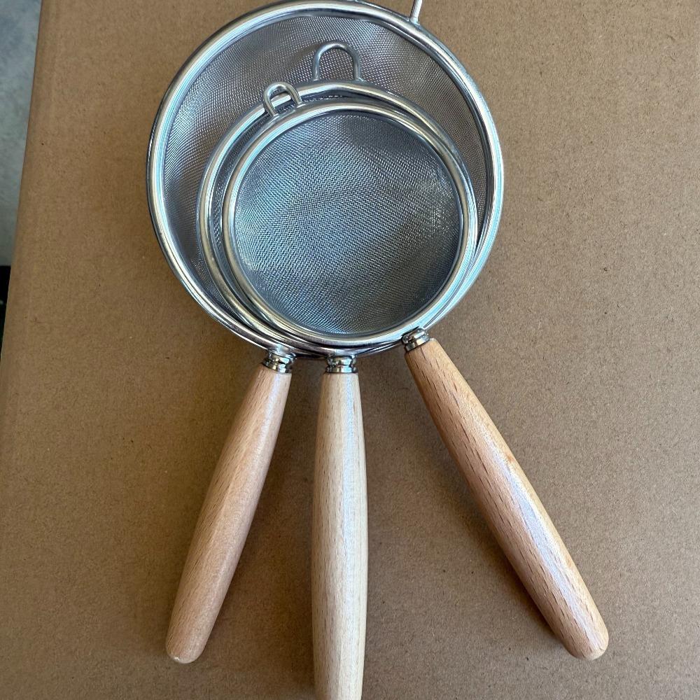 304Beechwood handle stainless steel skimmer Used for baking in the kitchen Fine flour sifting sieve Household Kitchen Soy Milk Filter Baking Tool