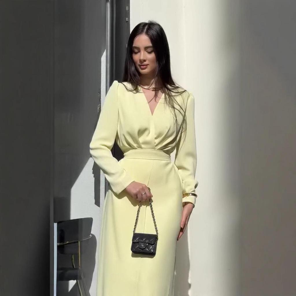 Платье с V-образным вырезом, длинными рукавами, приталенное, с неровным подолом