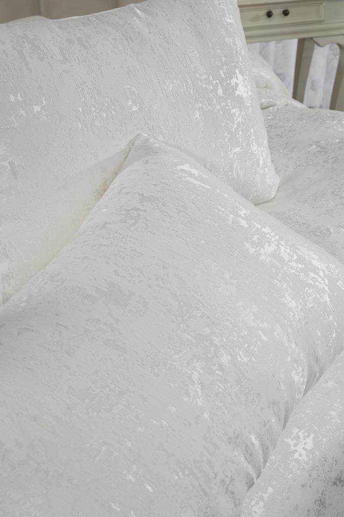 Комплект покрывала Slayka одноразмерный, покрывало 160х235 с наволочкой, ткань шенилл, для двуспальной кровати, кремовый капучино