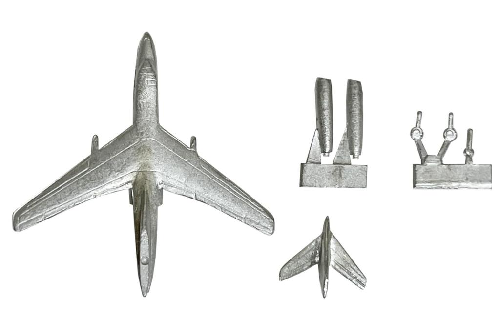 Pit Road Skywave Series Набор самолетов ВВС США 4 металлических бомбардировщика с 1 пластиковой моделью S58SP 1/700 B-66 (Самолет)