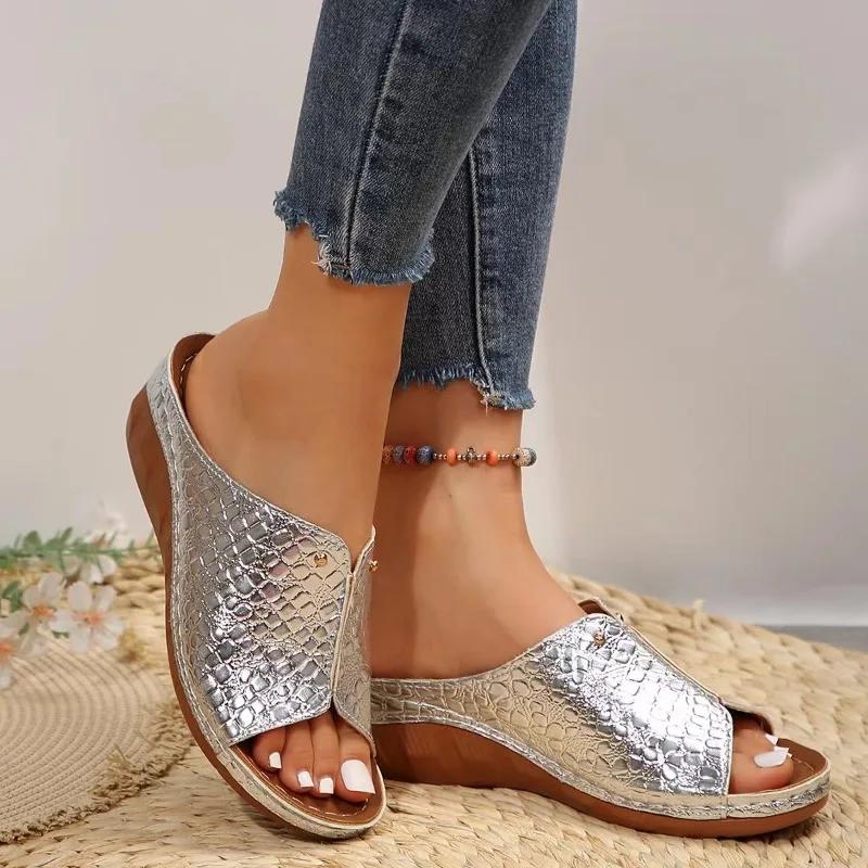 Sandalias de cuña doradas y plateadas para mujer, zapatos de gladiador con plataforma y Punta de Clip Retro, talla grande 43,