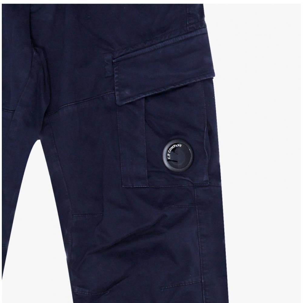 C.p.company Men S lenS Wappen Stretch Satin Cargo pantS 005529g 888