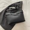 Large-capacity casual tote bag women's spring new simple contrasting color shoulder bag commuting to work armpit bag