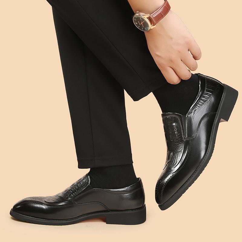 Новые дизайнерские мужские туфли из натуральной кожи, трендовые люксовые брендовые деловые туфли с острым носком, повседневные туфли, кожаные мужские мокасины