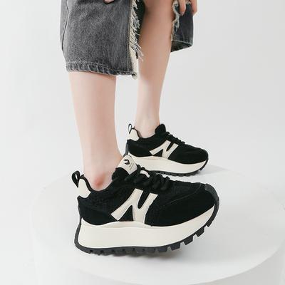 Женские кожаные спортивные кроссовки-бестселлеры на платформе с бархатной вафельной подошвой, зима 2025, новая повседневная универсальная обувь 'папины кроссовки'