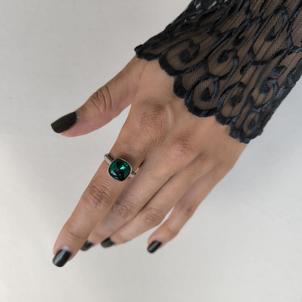 Silver Ring with Cubic Zirconia, Item Weight 4.39 G (60002280)