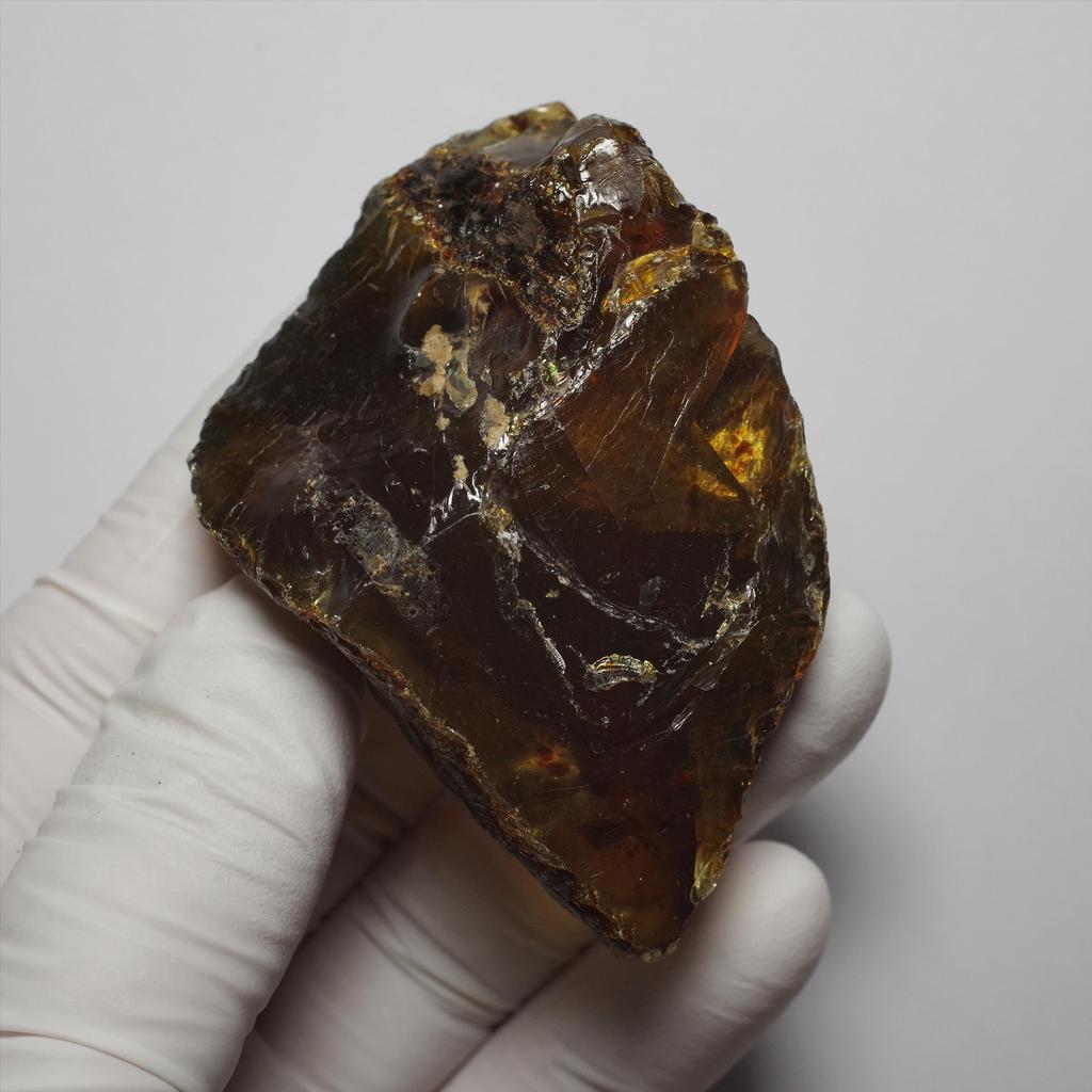 Stone Natural Fossil Blue Fluorescent Amber from Indonesia of a Rough [N2 Natural] (blue Amber) - (29 "one Kind" Stone Approx. 29g, 64x42x28mm)