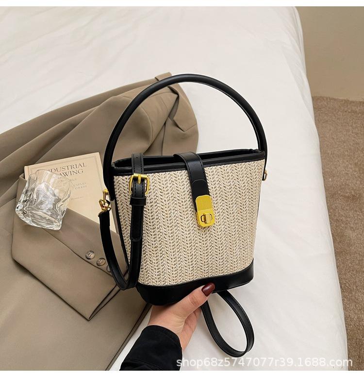 2005 New Large-capacity Straw Bag Niche Woven Portable Shoulder Bag Vacation Style Vacation Bucket Bag Lock Bag