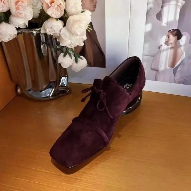Новые осенне-весенние туфли на среднем каблуке с квадратным носком черного вина, красные туфли для вечеринки и повседневные туфли для женщин