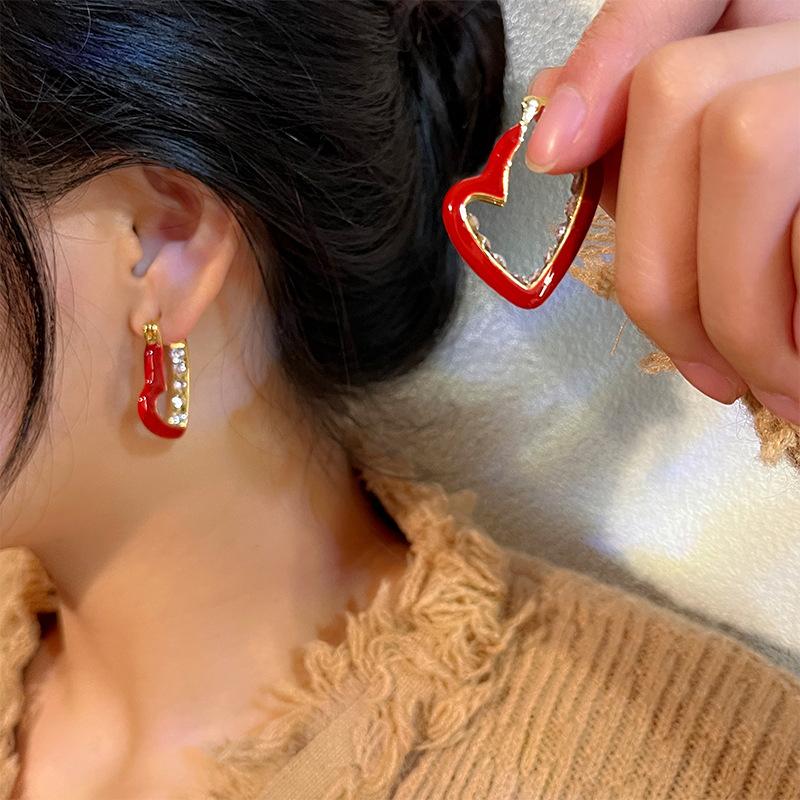 Серьги-гвоздики Tide Foreign Gas Niche Design Temperament Серьги с белой глазурью и бриллиантами Love для женщин