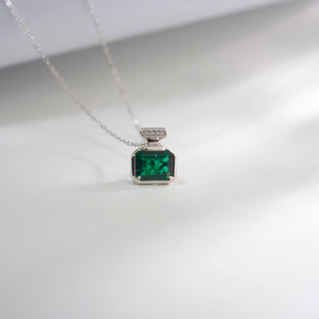 Серебряный S925 Кулон-бутылочка для духов с изумрудом - Роскошный дизайн для женщин