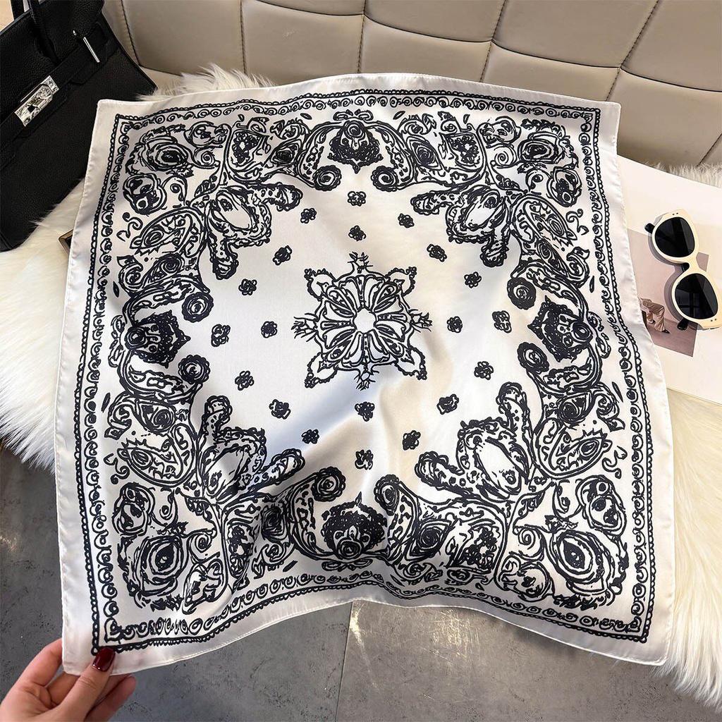 Fashionable tiger print square scarf, modern and chic, retro wild sexy, multi-functional outerwear decorative silk scarf