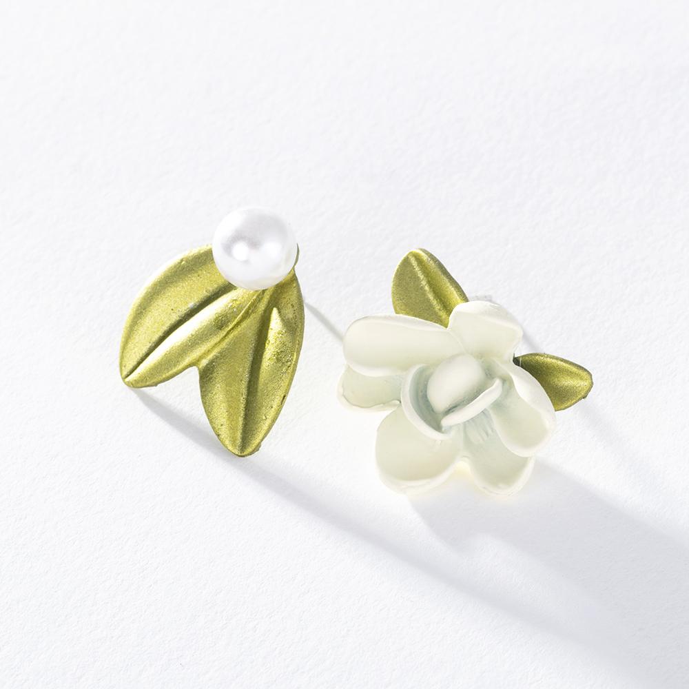 Pinkdudu Романтические корейские асимметричные серьги-гвоздики с гарденией, легкие роскошные серьги с белым цветком и зеленым листом для женщин PD1497