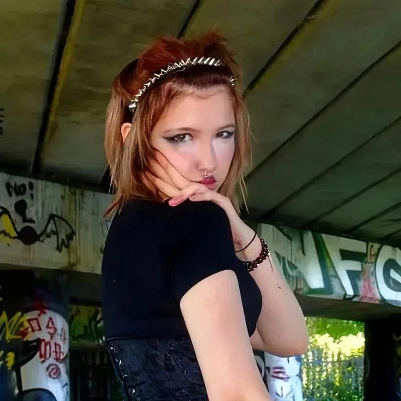 Готическая Панк Заклепки Шипы Металлическая Повязка на Голову Заостренные Шипы Альтернативная Мода Головной Убор с Заклепками Шипами для Женщин Мужчин