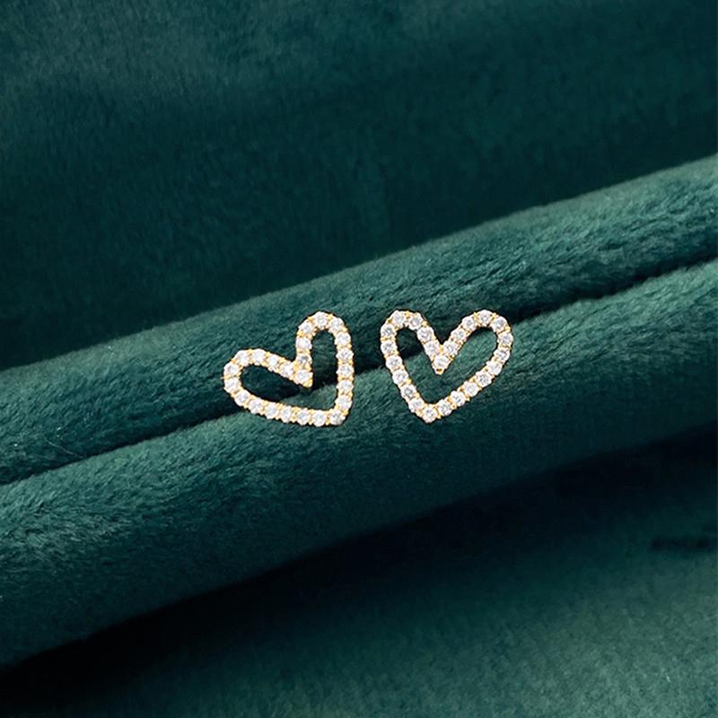 Huitan Простые стильные серьги-пусеты в форме сердца с кубическим цирконием Изысканные серьги «Любовь» для женщин 3 цвета металла Темпераментные универсальные украшения