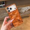 Плиссированный ярко-оранжевый гальванизированный чехол-бампер для iPhone 17 Pro/16 Pro Max
