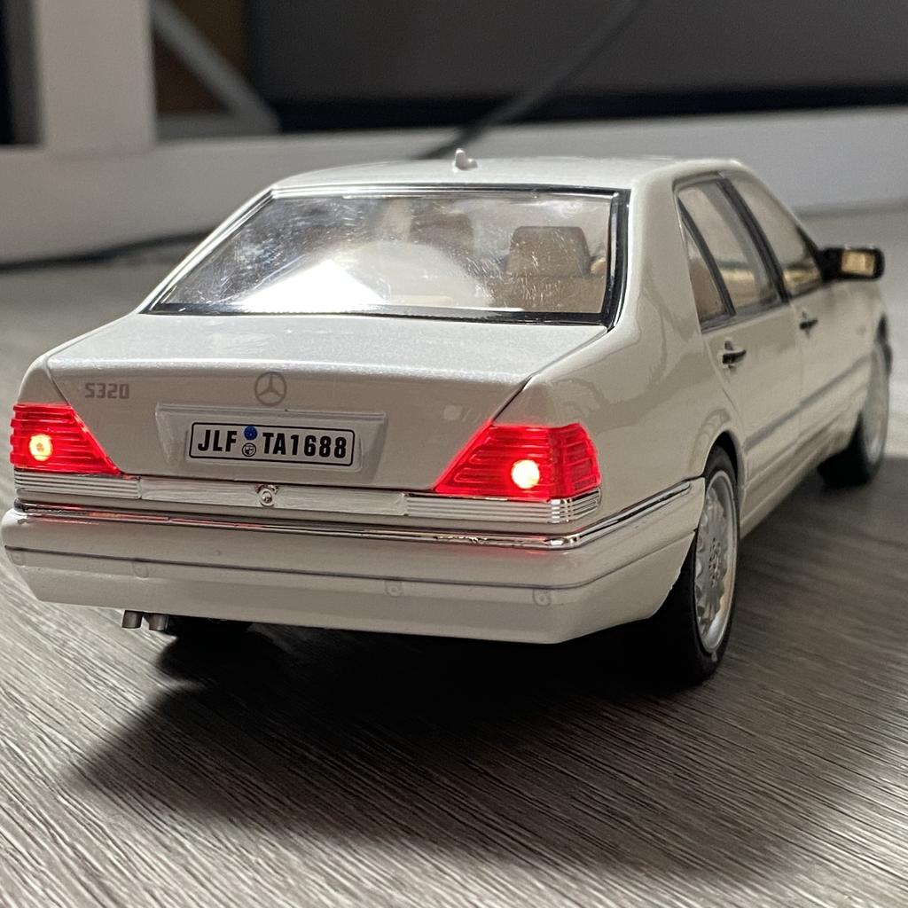 DZECY1 1:24 Mercedes Benz S W140 320SEL luxury cars Alloy Metal Diecast Model Car Sound And Light Pull Back Birthday Present For Child