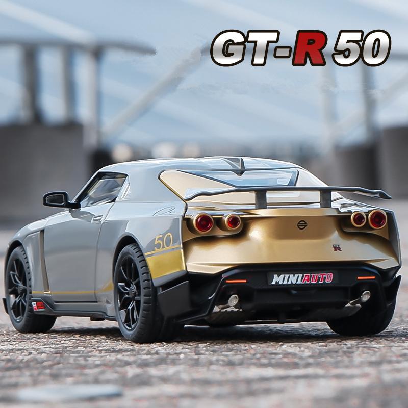 1/24 Niaasn GTR 50 Модель спортивного автомобиля из сплава Литые металлические модели Гоночный автомобиль Модель Звуковая и световая симуляция Коллекция Детская игрушка Подарок