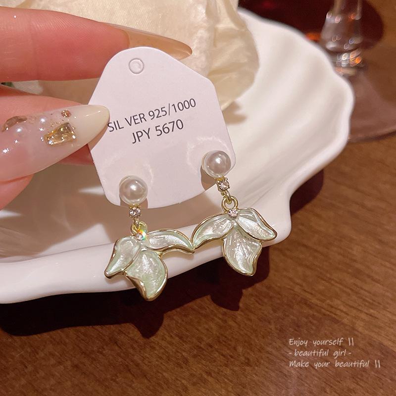 Korean Sweet Petal Earrings for Women - Fresh, Elegant, Versatile Pearl & Flower Design