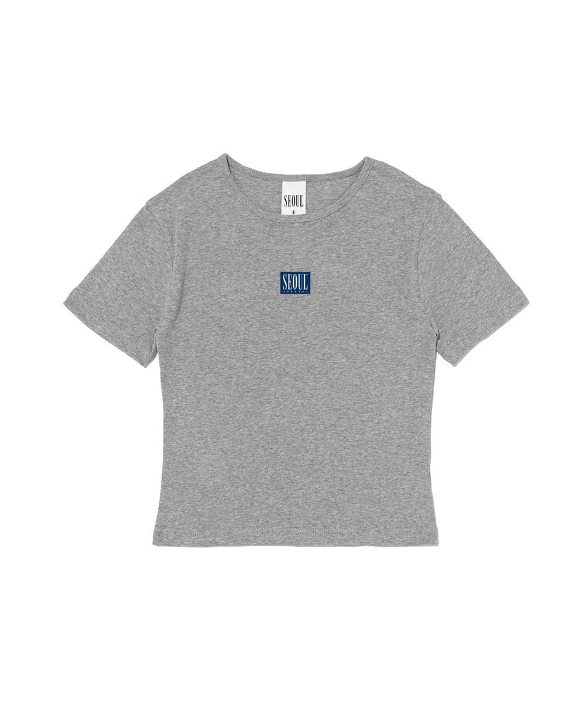 SEOUL APPAREL Укороченная футболка с коротким рукавом и логотипом-коробкой (Древесный уголь)